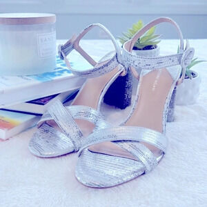 Antonio Melani Sz 9 Silver Metallic Geena Nubuck Leather High Heels w/ Strap NWT